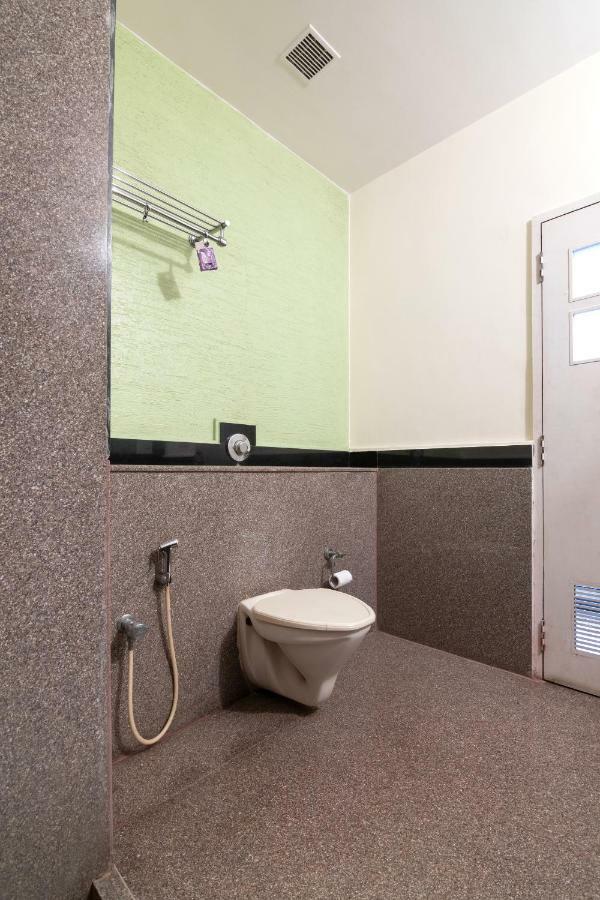 Oyo 345 Hotel Red Mount Aquilla Bangalore Buitenkant foto
