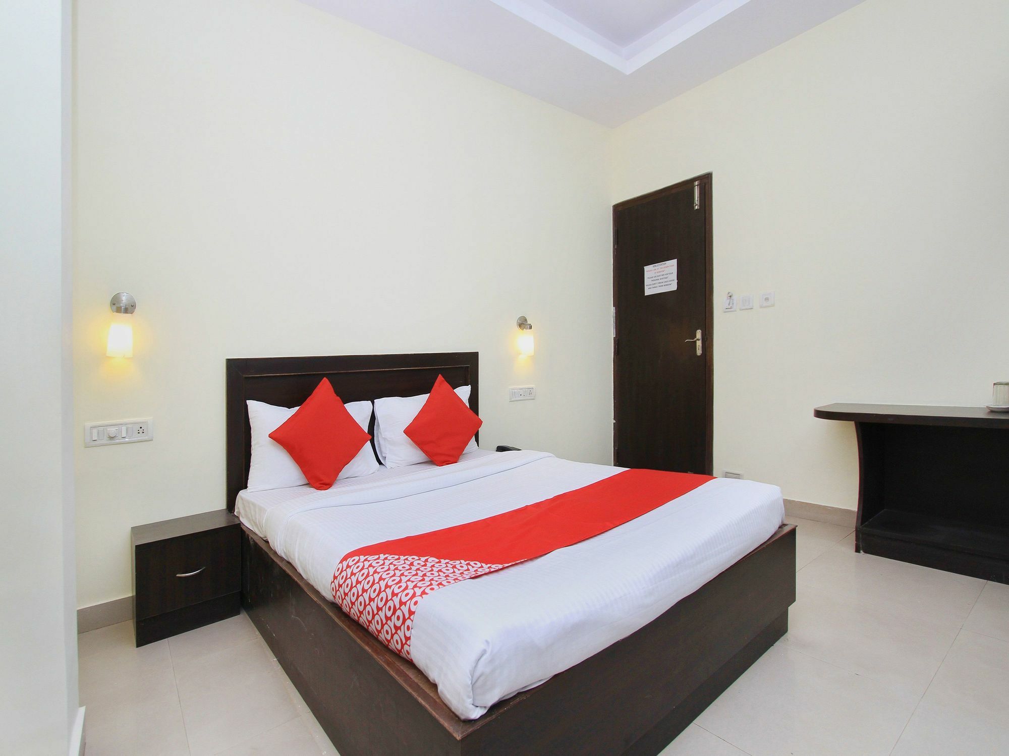Oyo 345 Hotel Red Mount Aquilla Bangalore Buitenkant foto