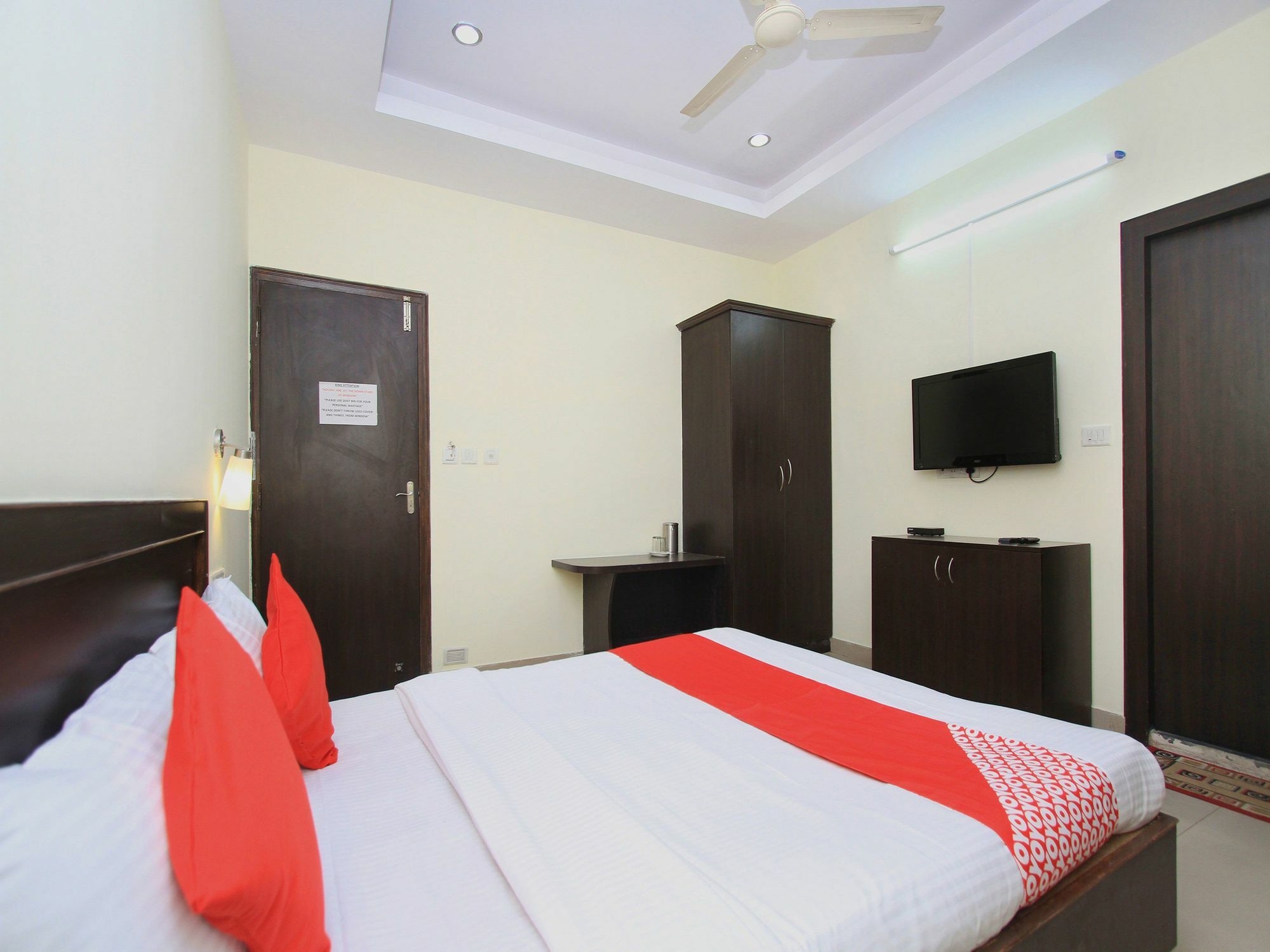 Oyo 345 Hotel Red Mount Aquilla Bangalore Buitenkant foto