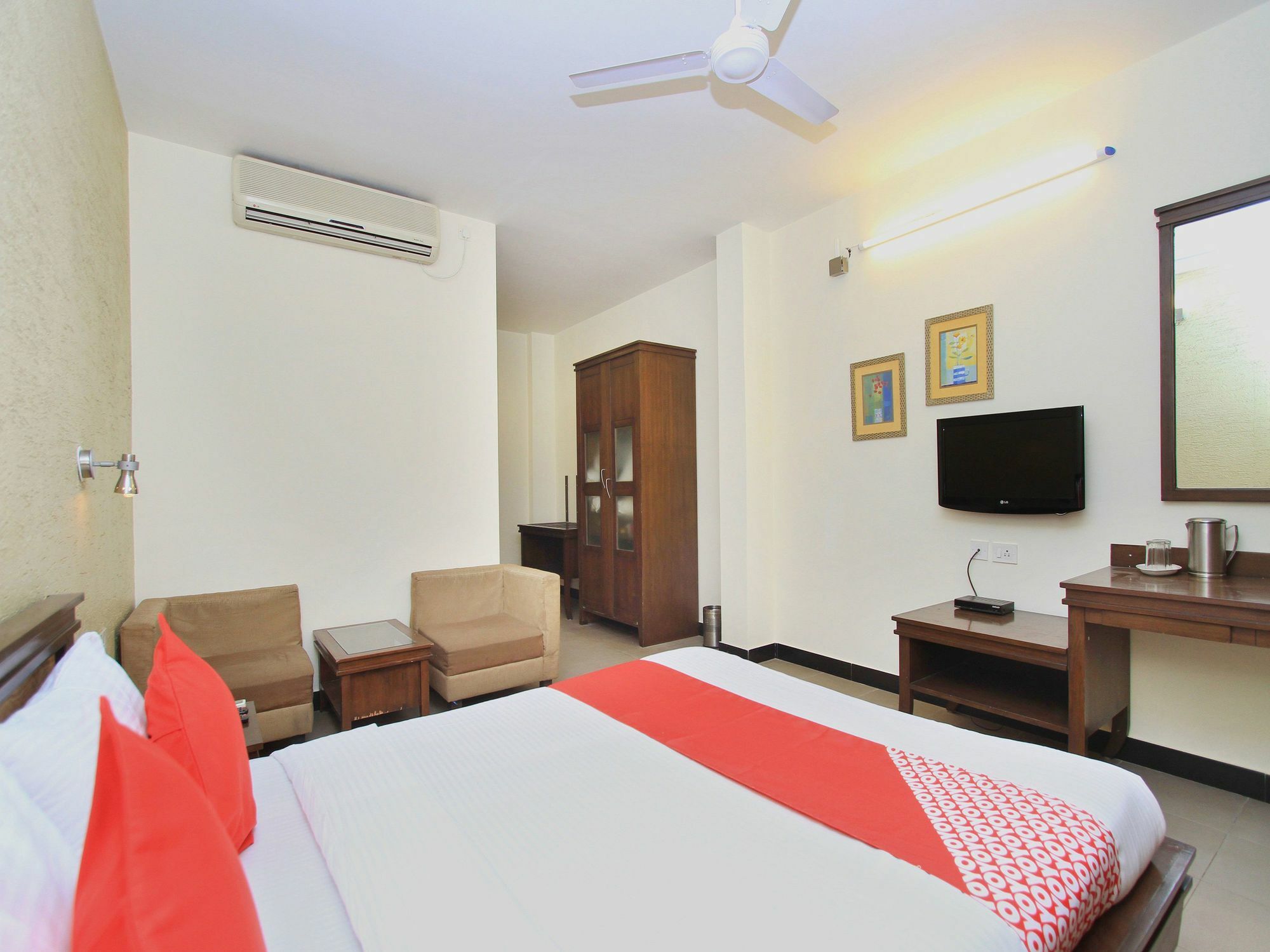 Oyo 345 Hotel Red Mount Aquilla Bangalore Buitenkant foto