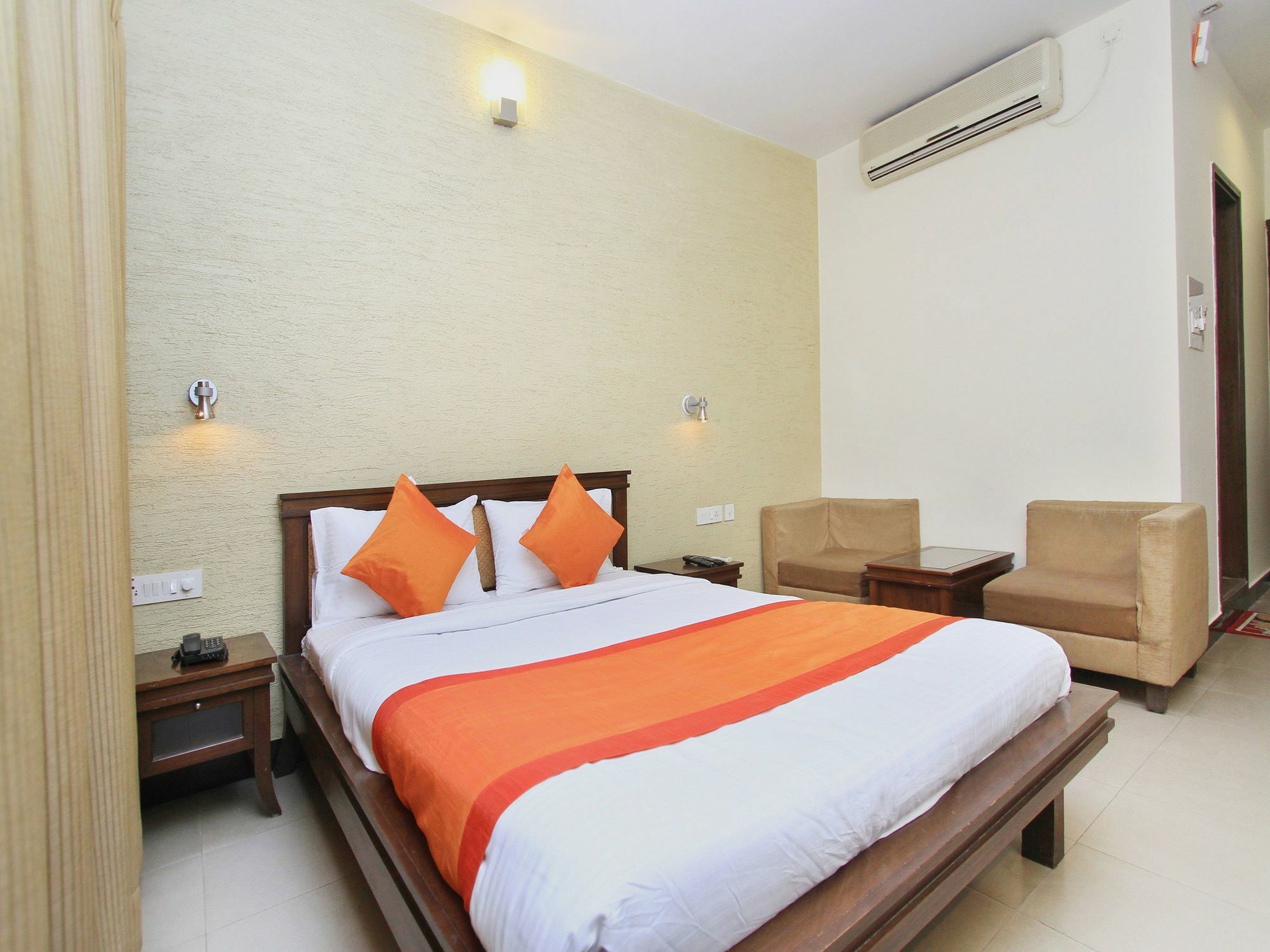 Oyo 345 Hotel Red Mount Aquilla Bangalore Buitenkant foto