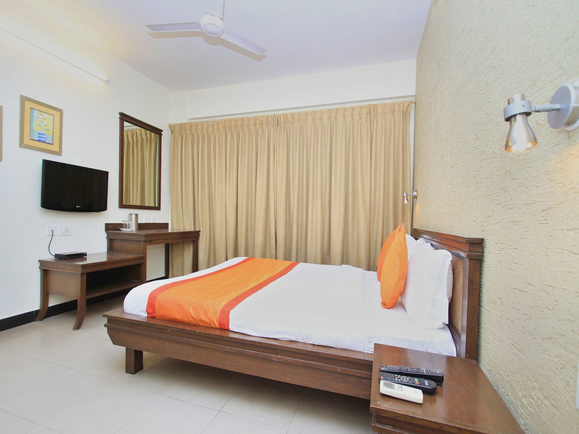 Oyo 345 Hotel Red Mount Aquilla Bangalore Buitenkant foto