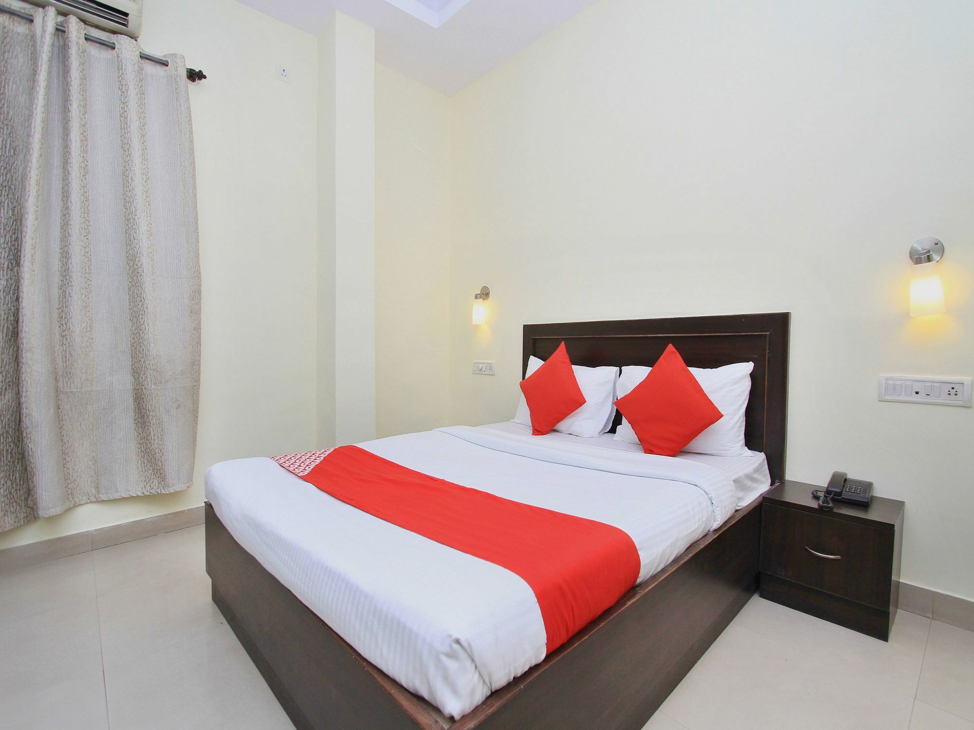 Oyo 345 Hotel Red Mount Aquilla Bangalore Buitenkant foto