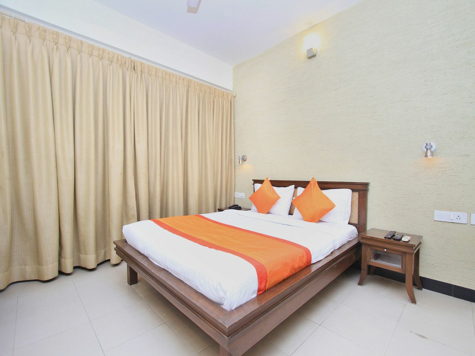 Oyo 345 Hotel Red Mount Aquilla Bangalore Buitenkant foto