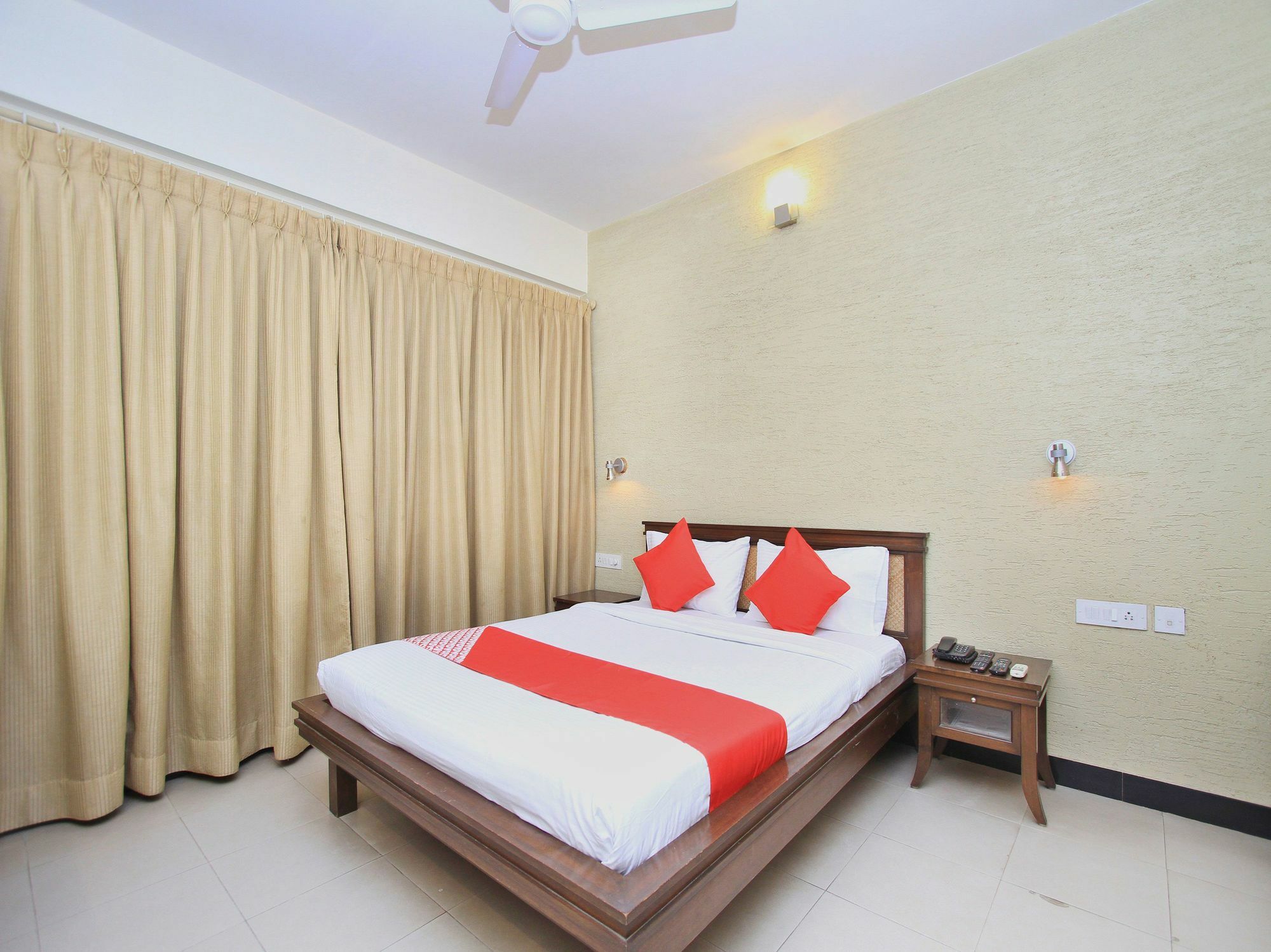 Oyo 345 Hotel Red Mount Aquilla Bangalore Buitenkant foto