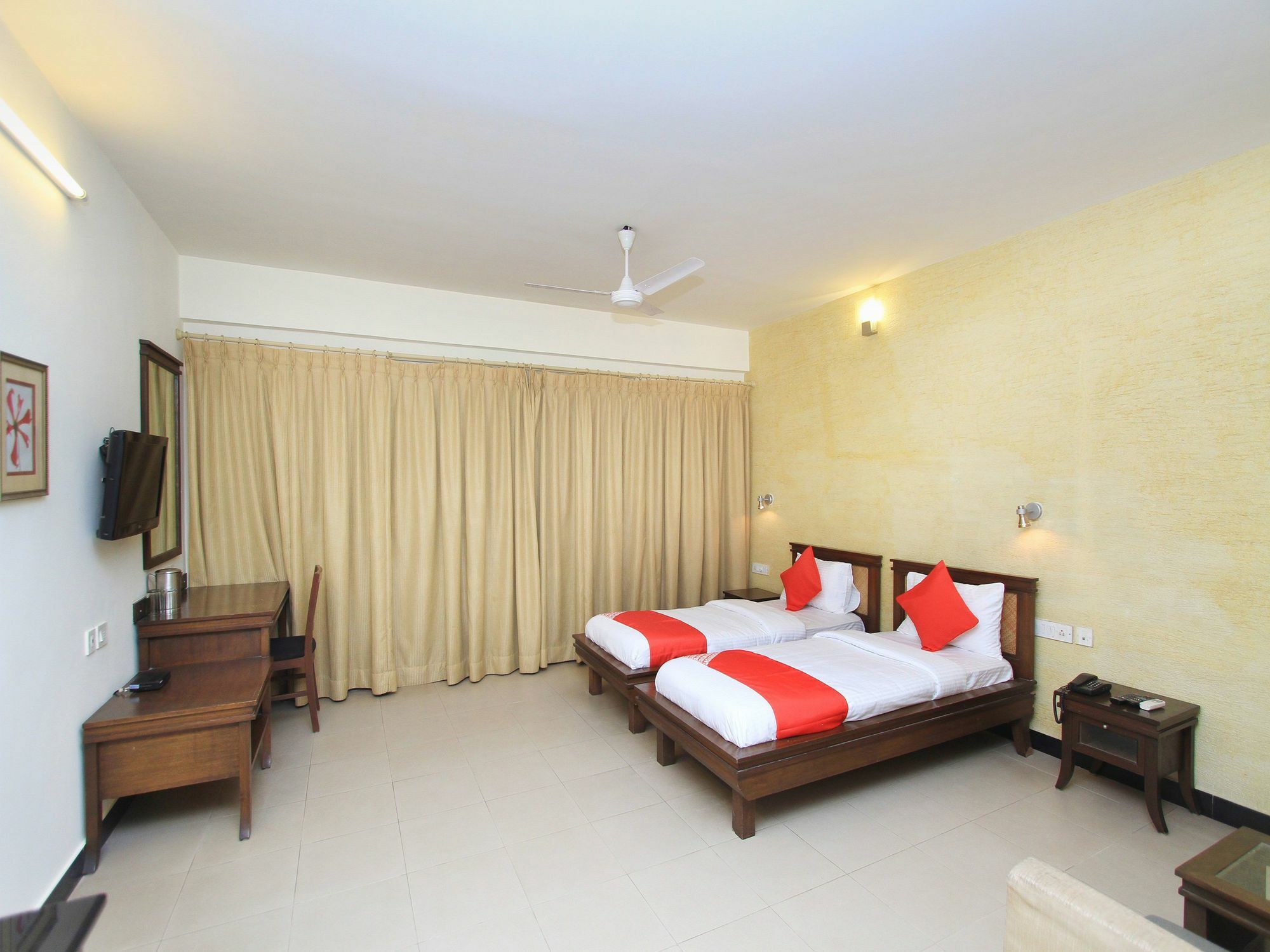 Oyo 345 Hotel Red Mount Aquilla Bangalore Buitenkant foto