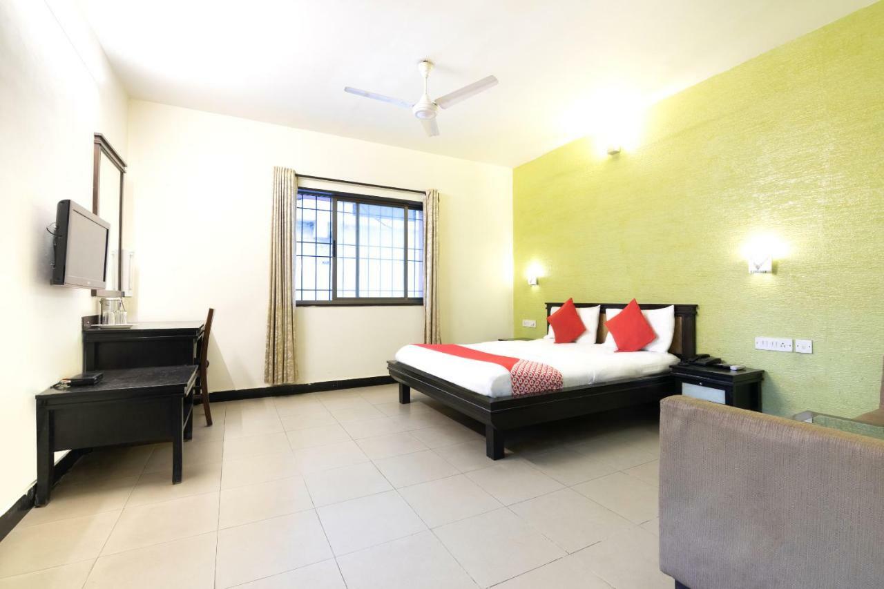 Oyo 345 Hotel Red Mount Aquilla Bangalore Buitenkant foto